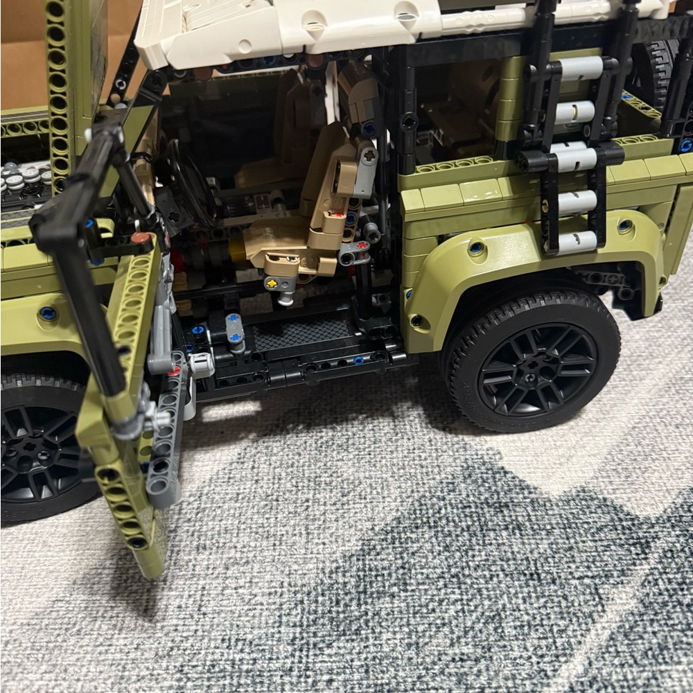 Lego Land Rover - Picture 5 of 9